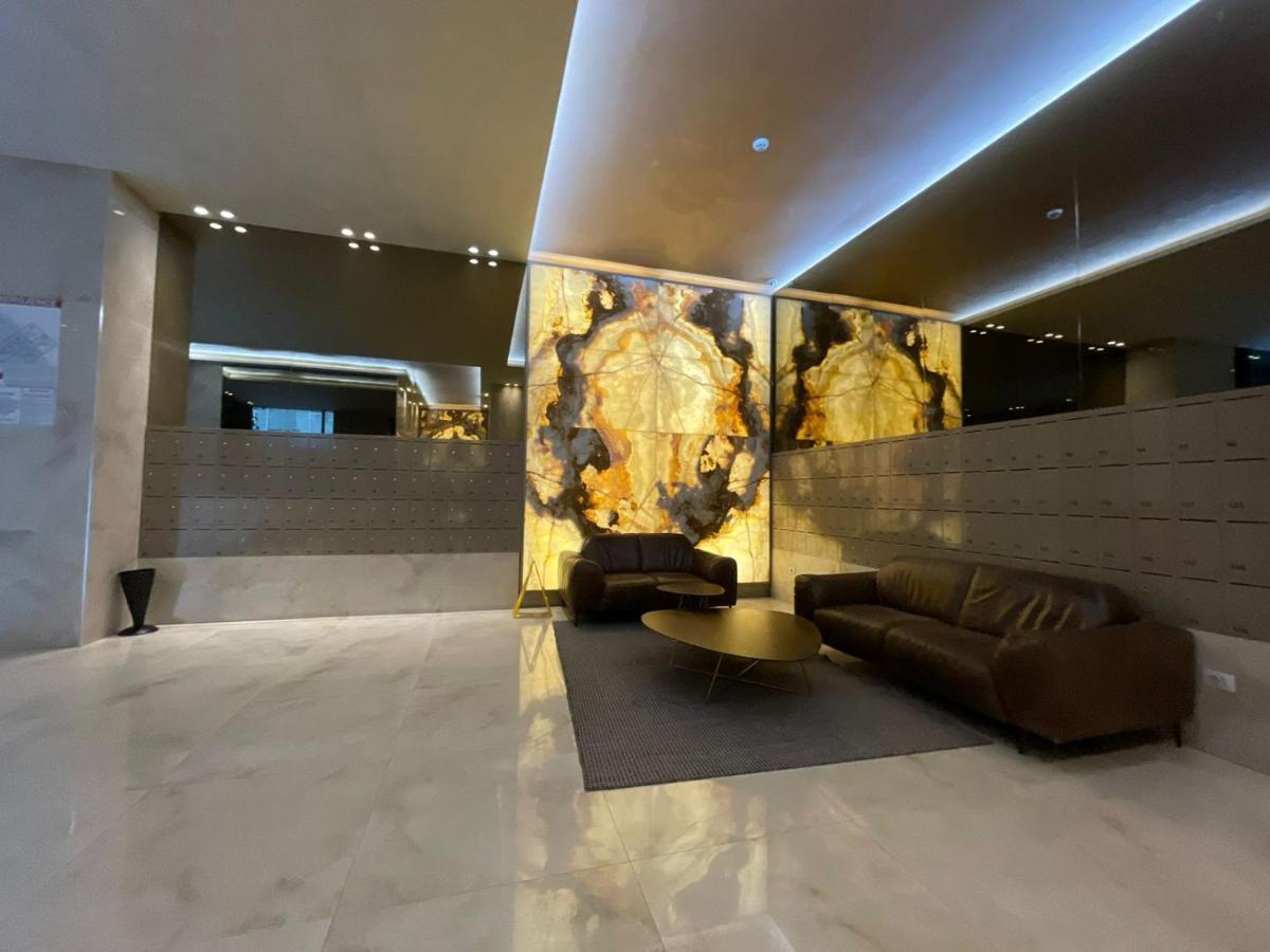 Ambassador Skyline Apartments 地拉那 外观 照片